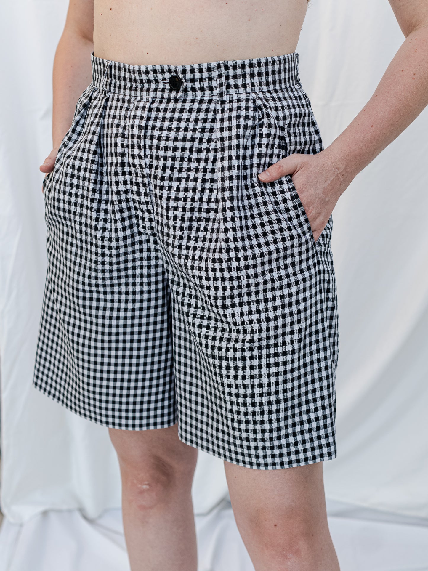 Vintage 80's Escada Gingham checked Pleated Shorts (38)