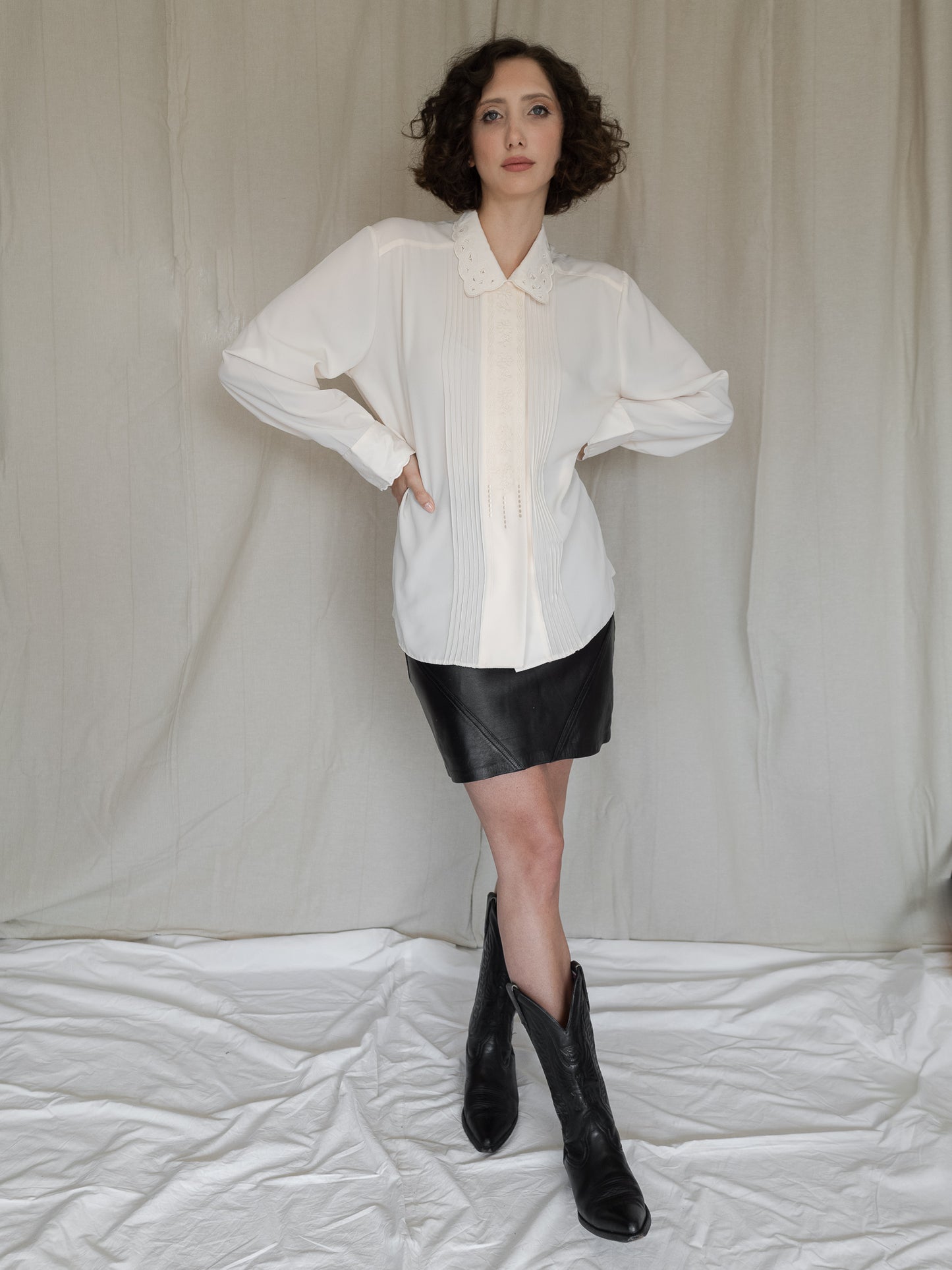 Vintage 80's Embroidered Vanilla Color Blouse (M)